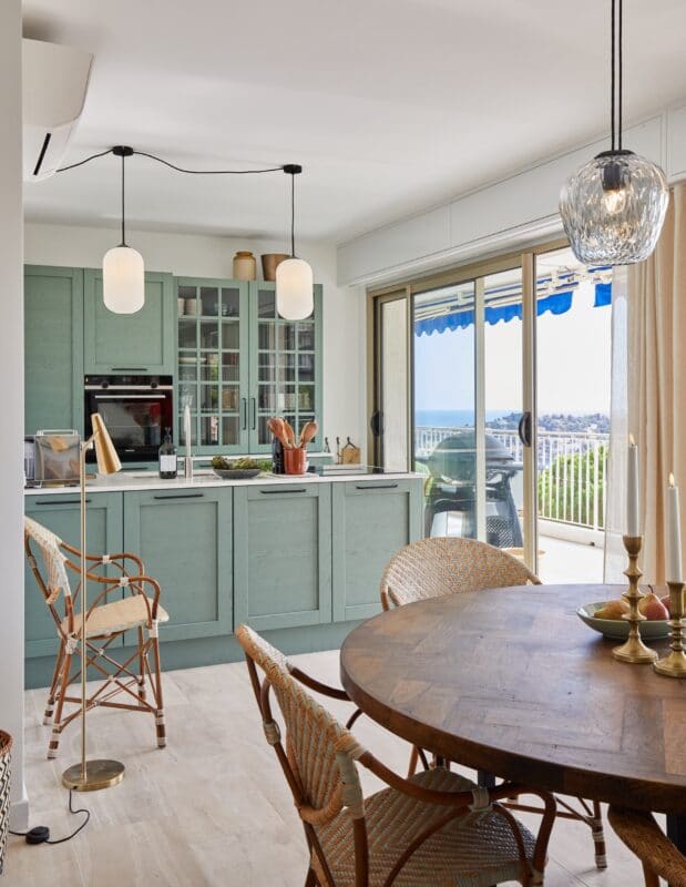 kurvestole terrassedøre grill køkken