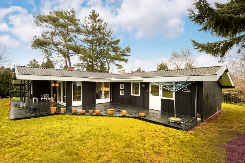 Hornbæk Sommerhuset før renovering fra siden