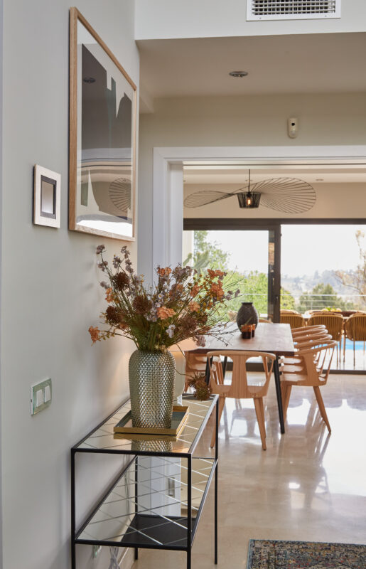 Marbella bolig entré Specktrum konsolbord Petite Friture lampe