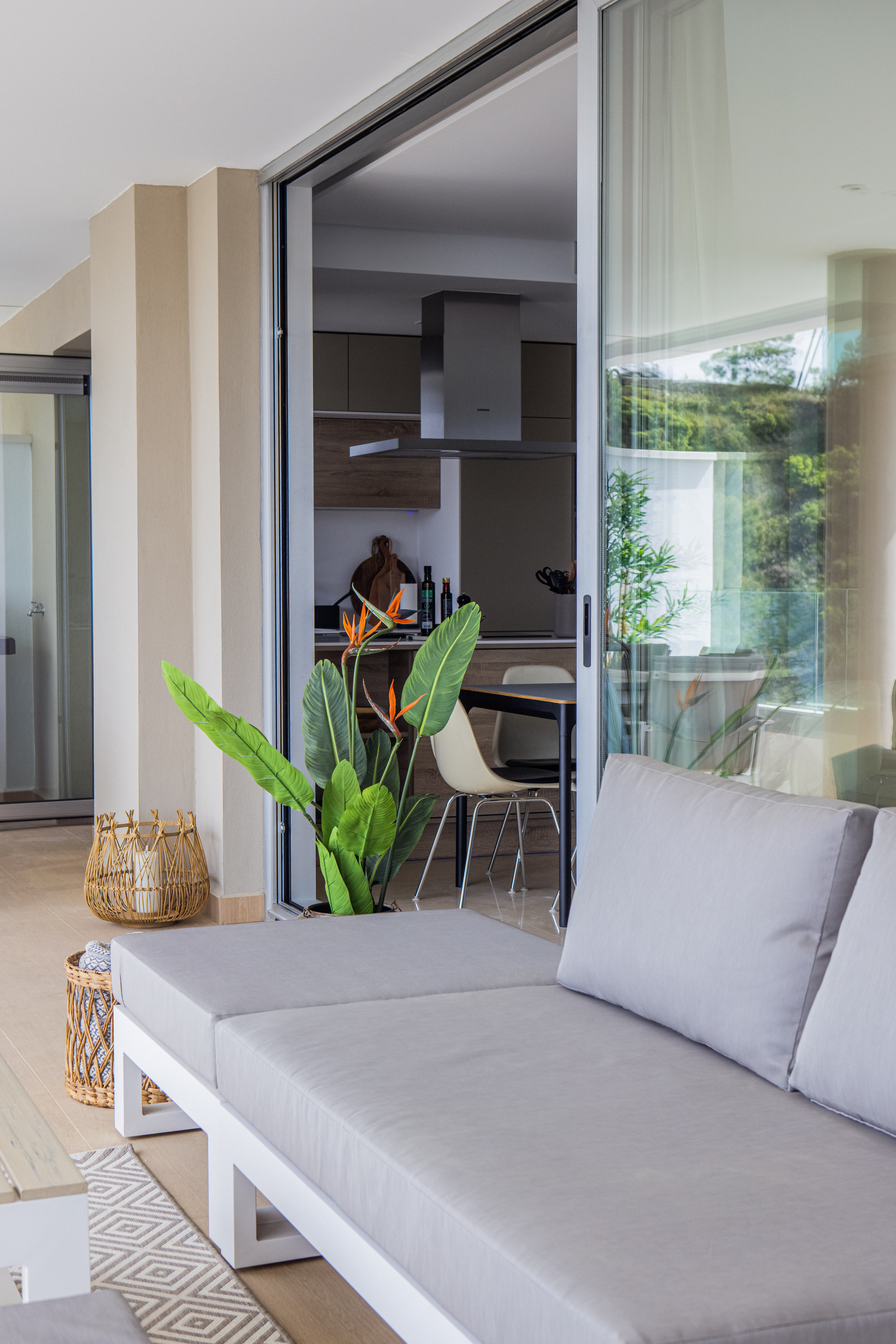 Marbella lejlighed terrasse Beliani møbler