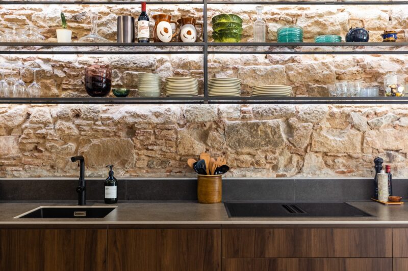 Barcelona bolig køkken hylde