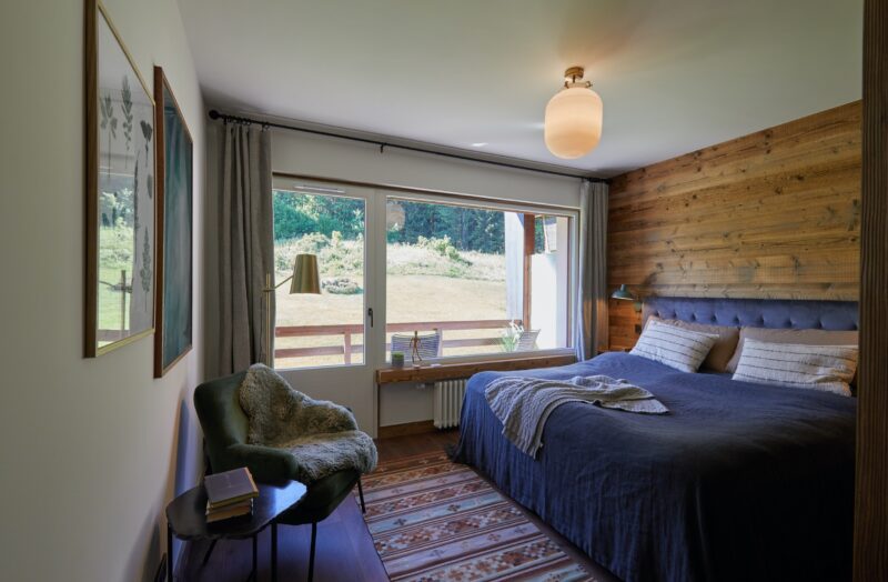 masterbedroom seng parværelse feriebolig skandinavisk design