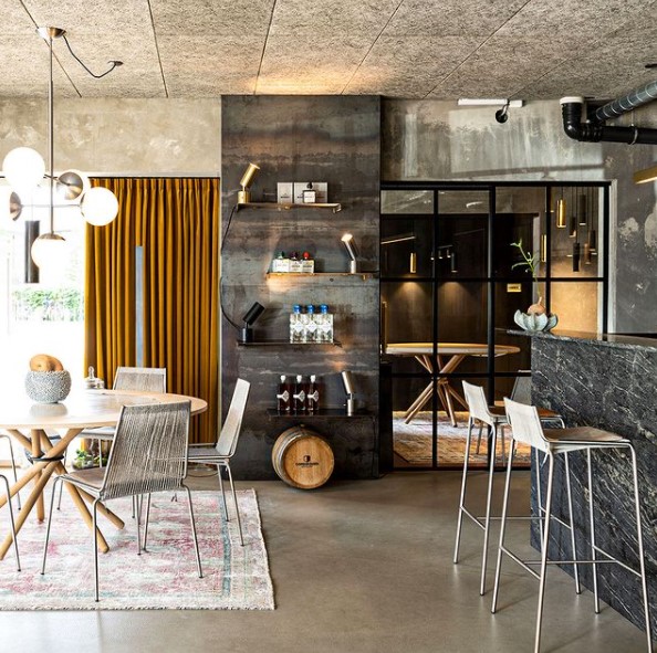 UR Contemporary Art & Interior showroom