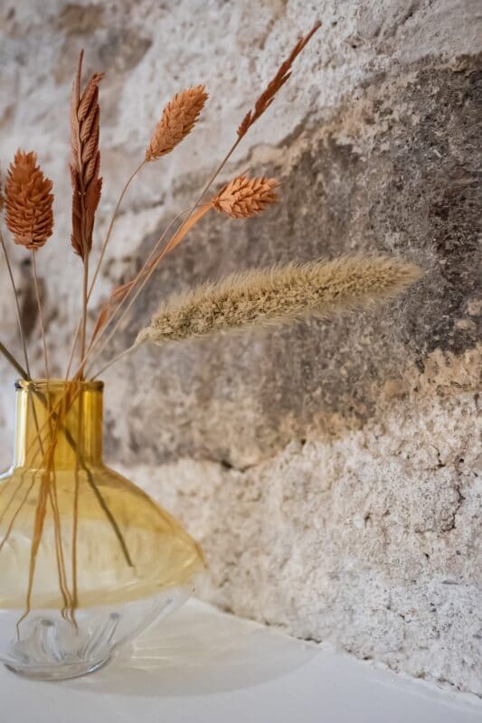 Barcelona lejlighed soveværelse vase blomster