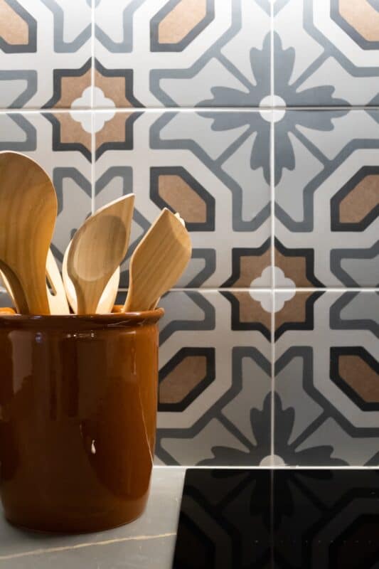 Barcelona lejlighed køkken køkkenredskaber