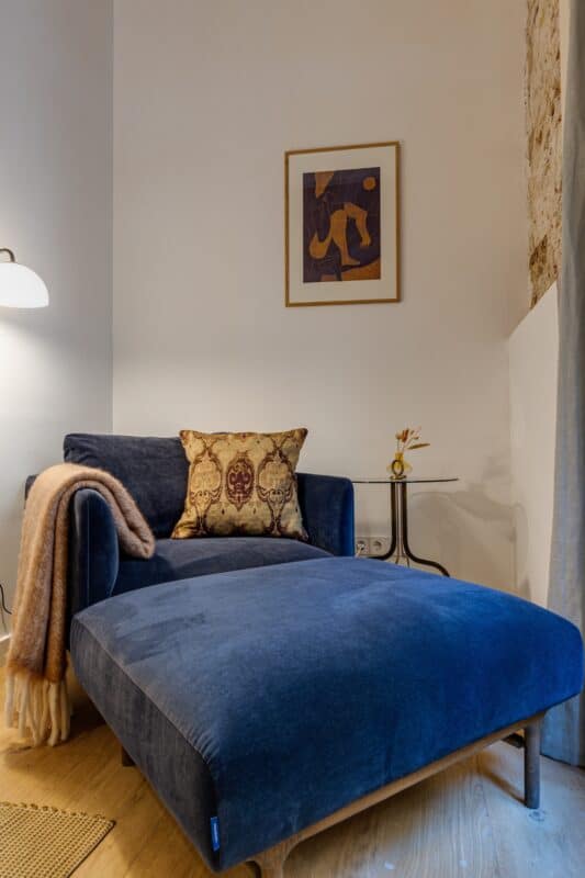 Barcelona lejlighed soveværelse Alton & Heim lænestol