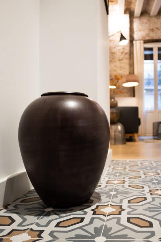 Barcelona lejlighed fliser krukke stue