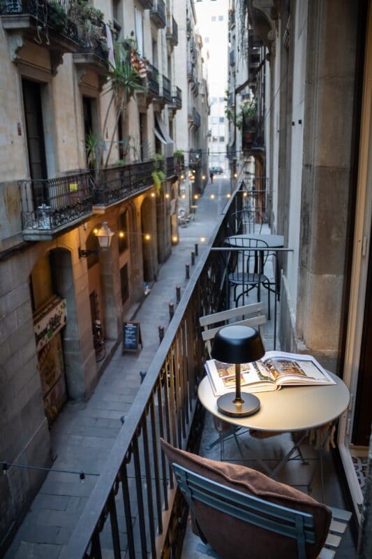 Barcelona lejlighed altan gade bygninger