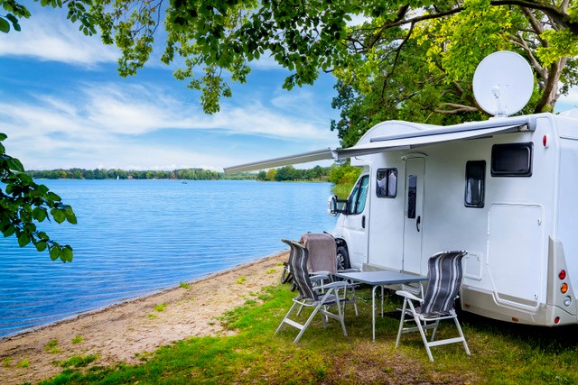 Autocamper sø udsigt