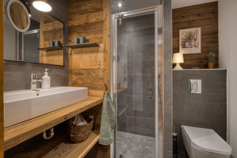 Megeve lejlighed badeværelse bruseniche