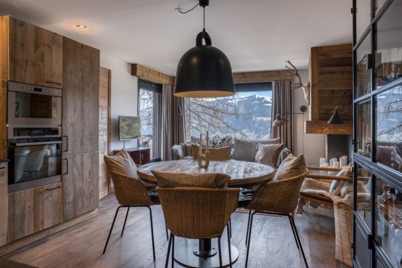 Normann Copenhagen Bell lampe Trademark Living spisebord House Doctor Hapur stol