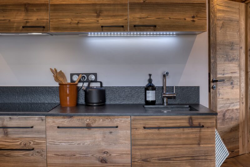 Megeve chalet feriebolig genbrugstræ køkken