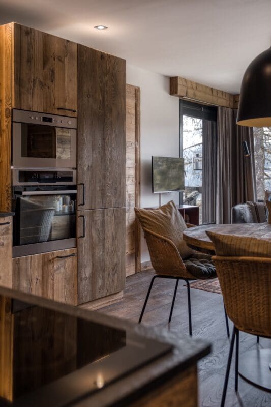 Megeve feriebolig køkken køkkenalrum House Doctor stol