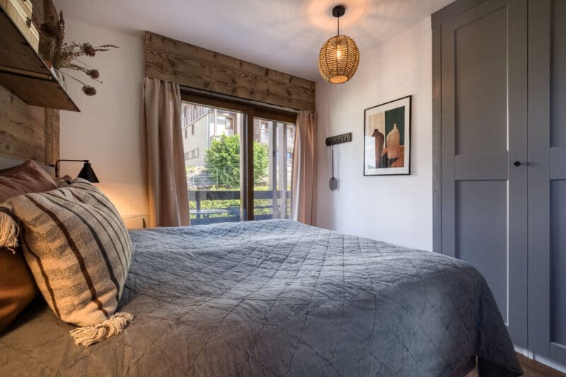 Megeve chalet soveværelse seng skab vindue