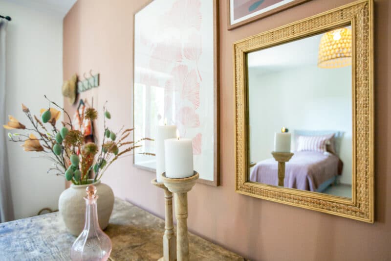 Boligindretning boliginspiration billeder spejl planter lys