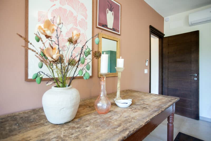 Feriebolig Piemonte soveværelse billeder spejl planter lys