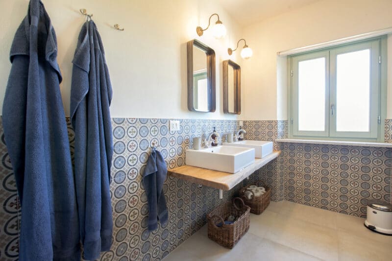 Piemonte feriebolig håndklæder håndvask spejl lamper