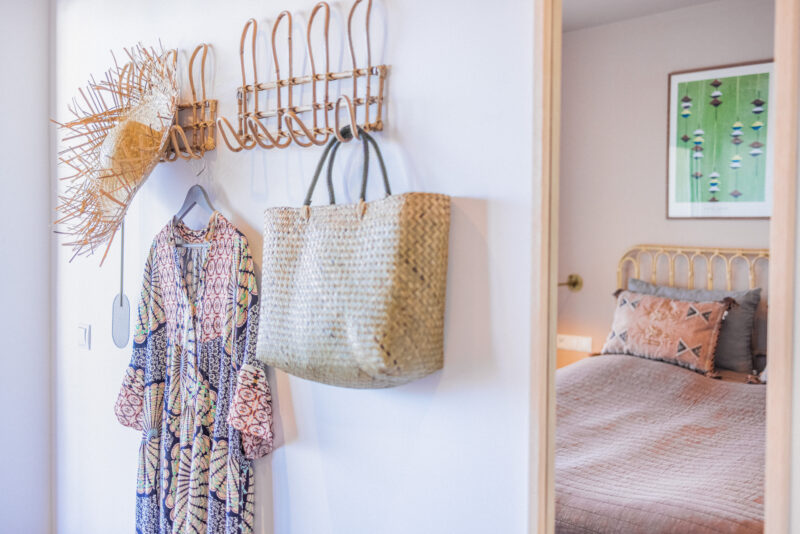 Mallorca feriebolig lejlighed soveværelse knagerække