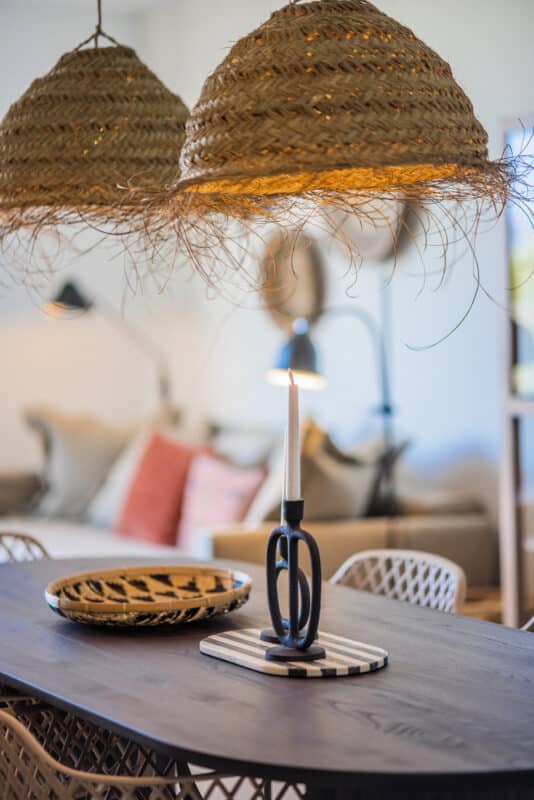 Mallorca feriebolig lejlighed spisestue spisebord lamper