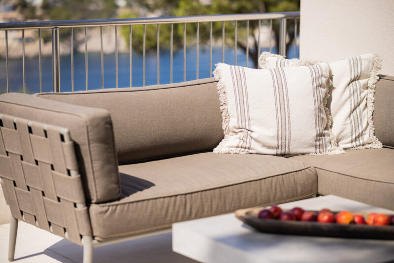Mallorca feriebolig lejlighed terrasse sofa