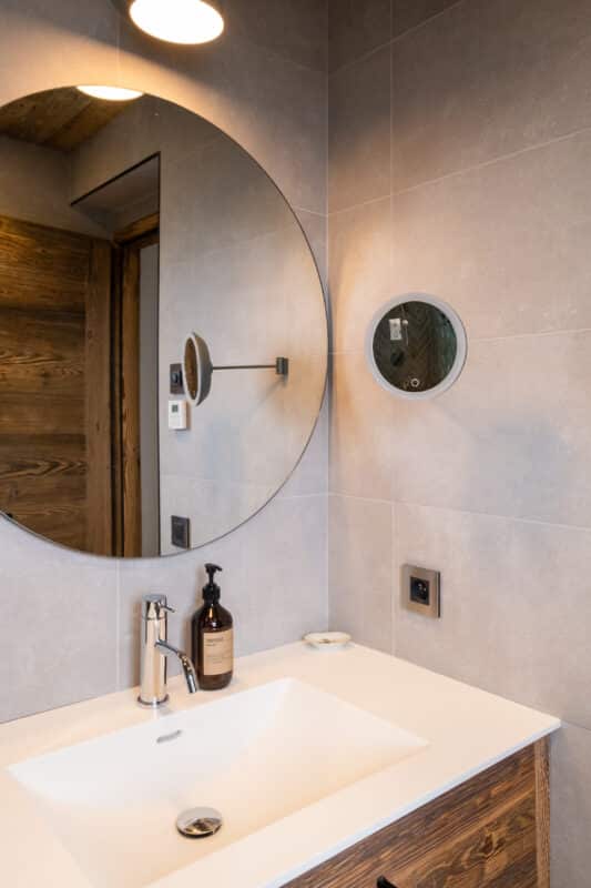 rundt spejl håndvask