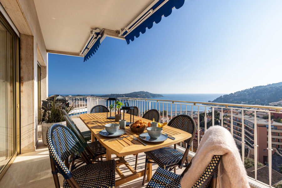 frokost terrasse solrig luksusferie sommerferie