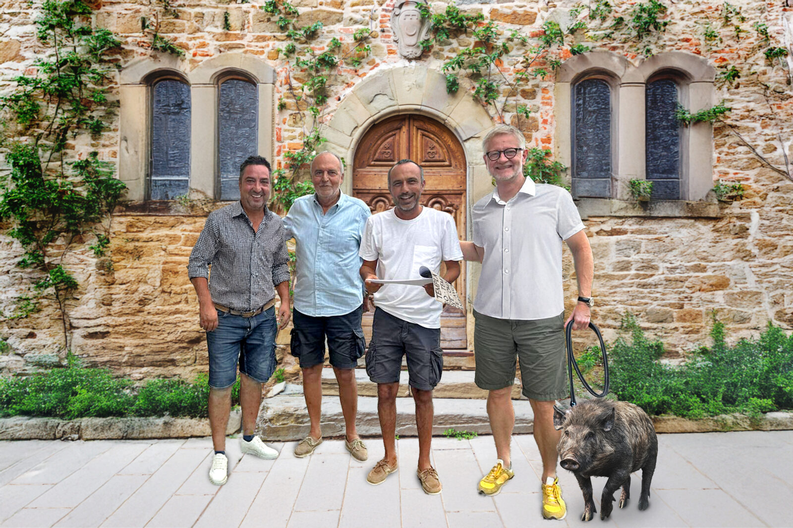 Finn overdrager vildsvinet Fred til Alfonso i Piemonte. På billedet ses også Alfonsos stolte far og bror.